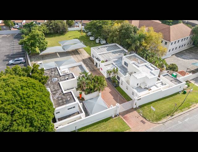 BEDROOM FREEHOLD FOR SALE IN BRYANSTON